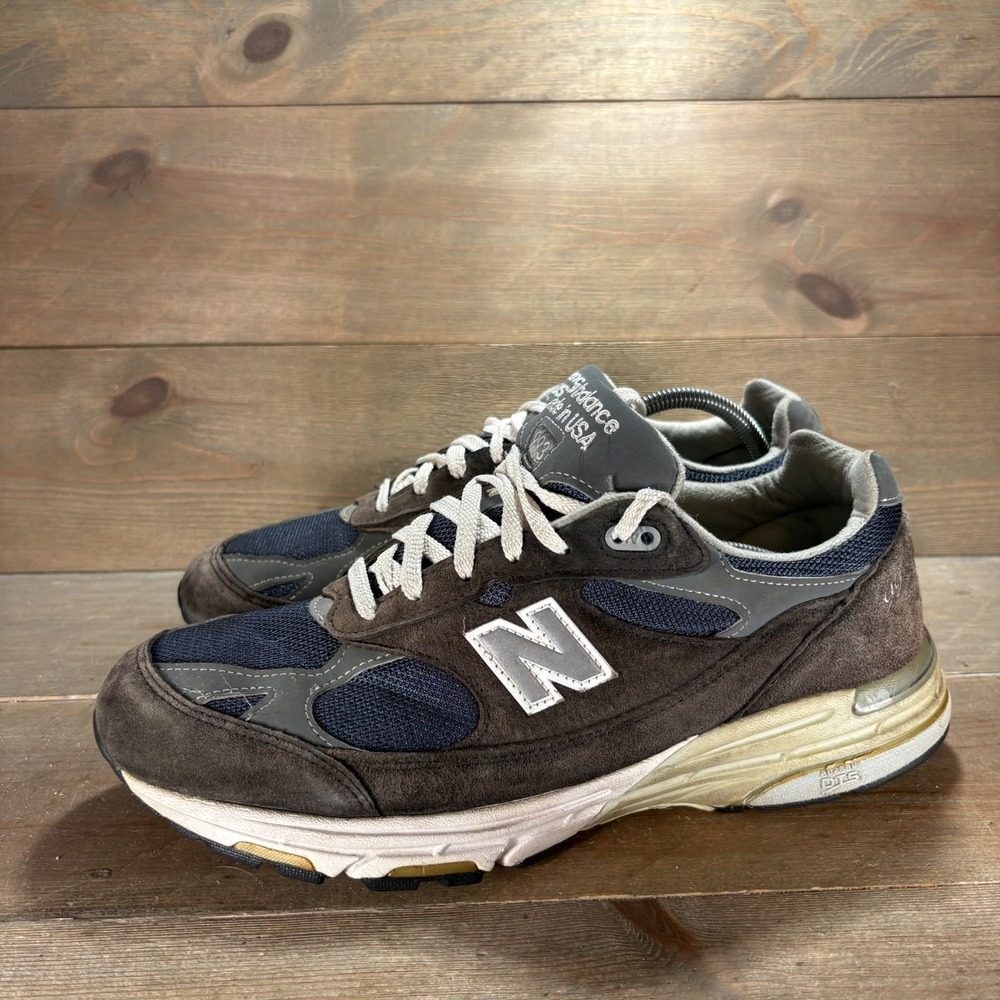 New Balance 993 Mens size 10 shoes Brown Suede Made in USA Navy 4E Wide sneakers